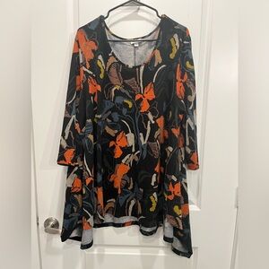 Beautiful light weight 3/4 sleeve swing top sweater